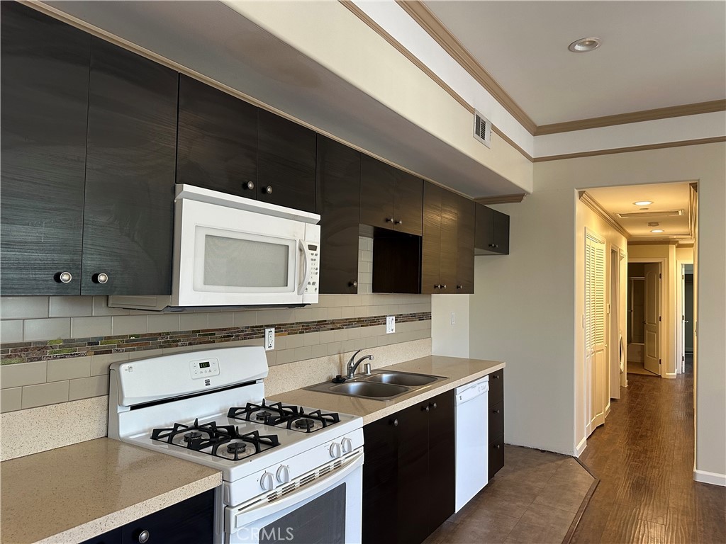 14352 Tiara Street Sherman Oaks, CA 91401 - Photo 4 of 13