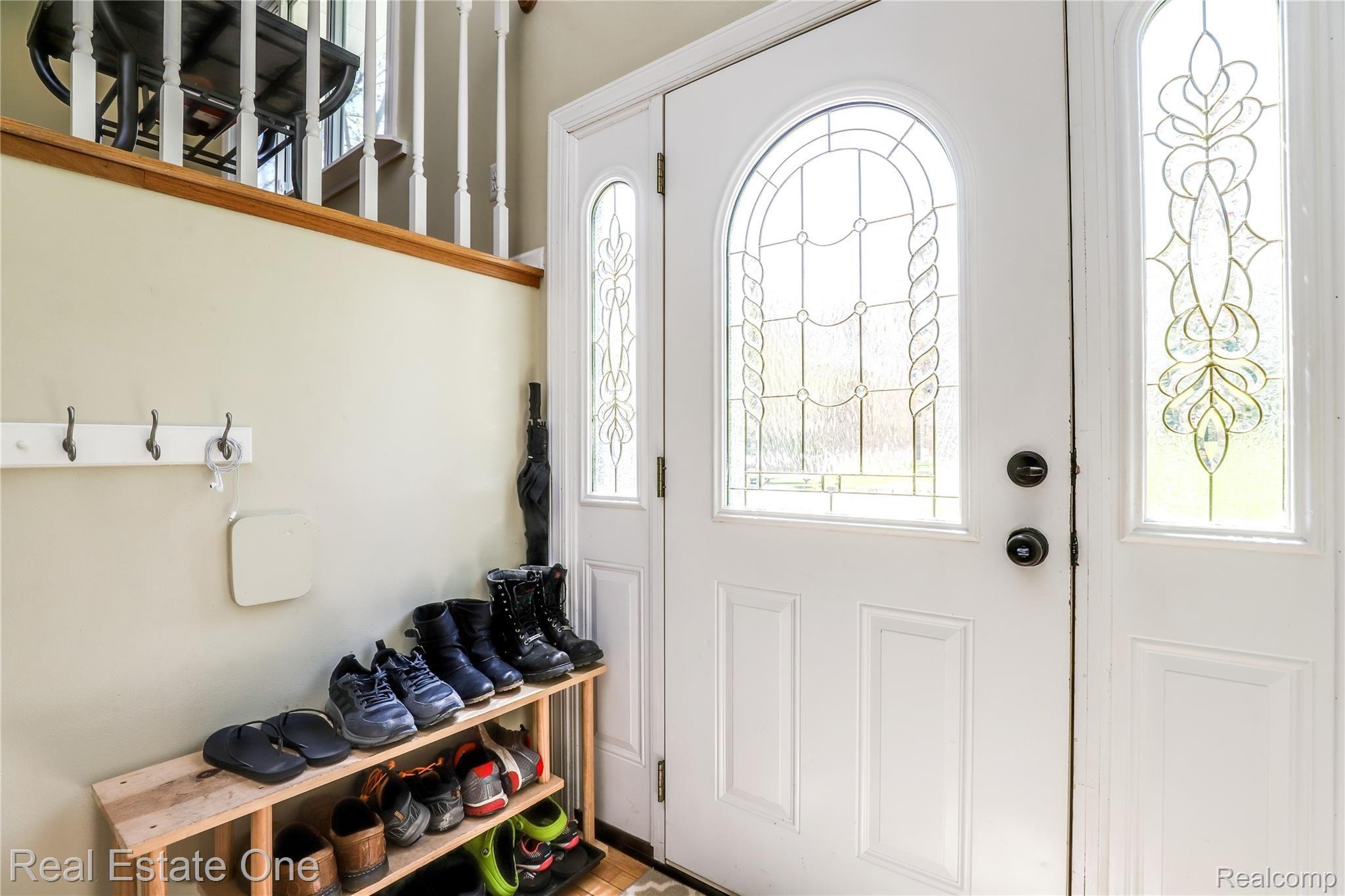 6645 Dunn Road Howell, MI 48855 - Photo 10 of 47 Beautiful Entrance