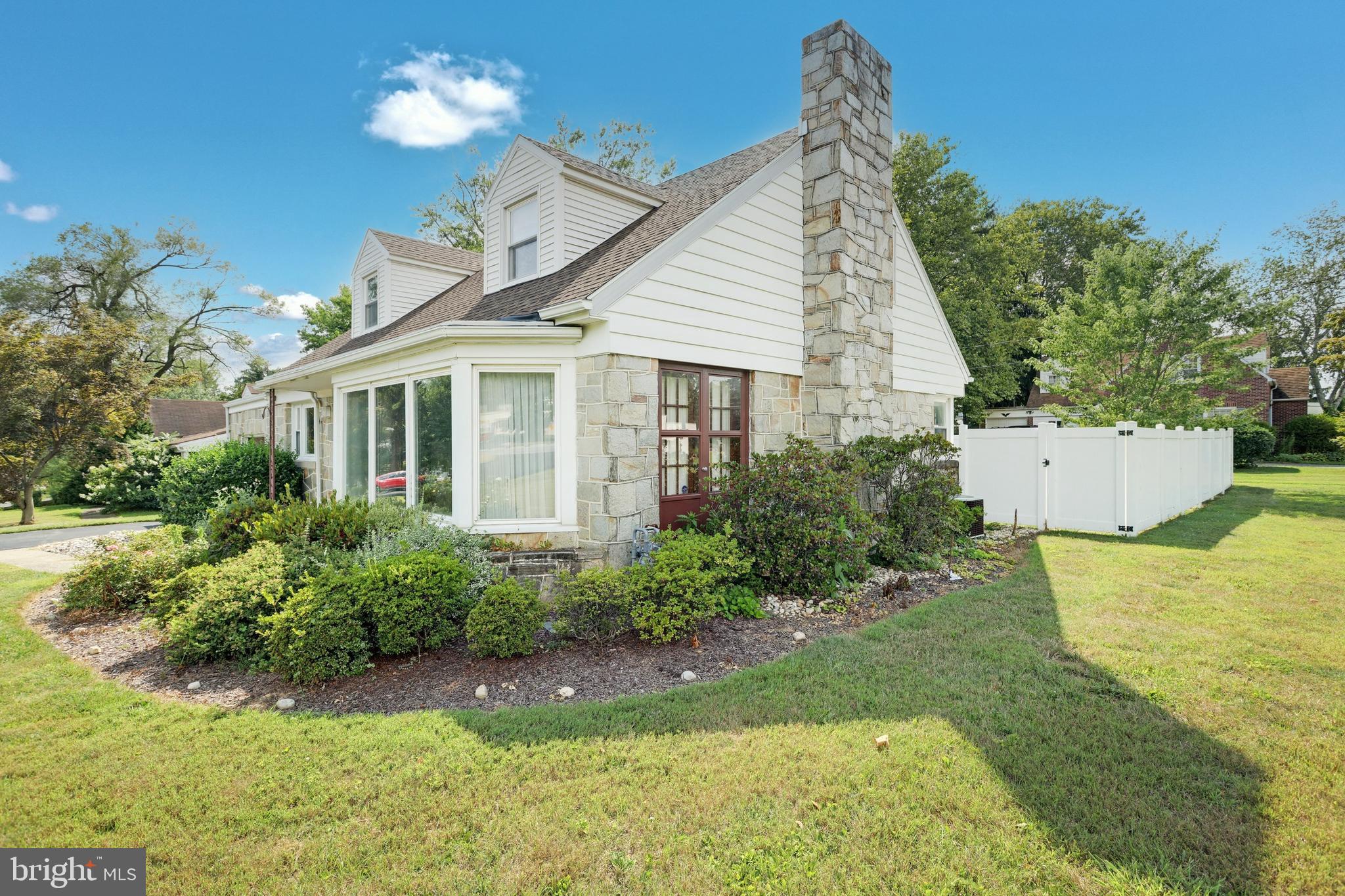505 Waters Road York, PA 17403 - Photo 4 of 43