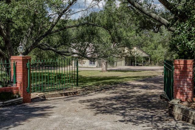 $4,100,000 | 10507 Old Chappell Hill Road, Chappell Hill, TX 77426