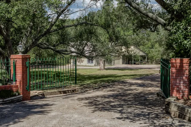 $4,100,000 | 10507 Old Chappell Hill Road, Chappell Hill, TX 77426