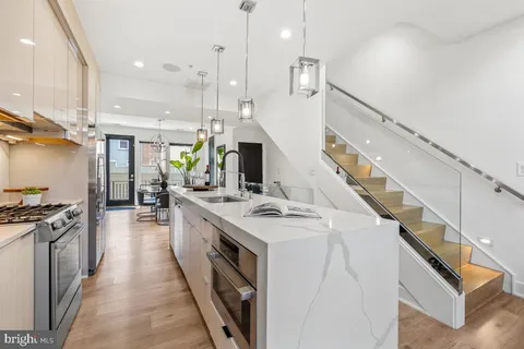 $1,095,000 | 558 Harvard Street Northwest, Unit B, Washington, DC 20059