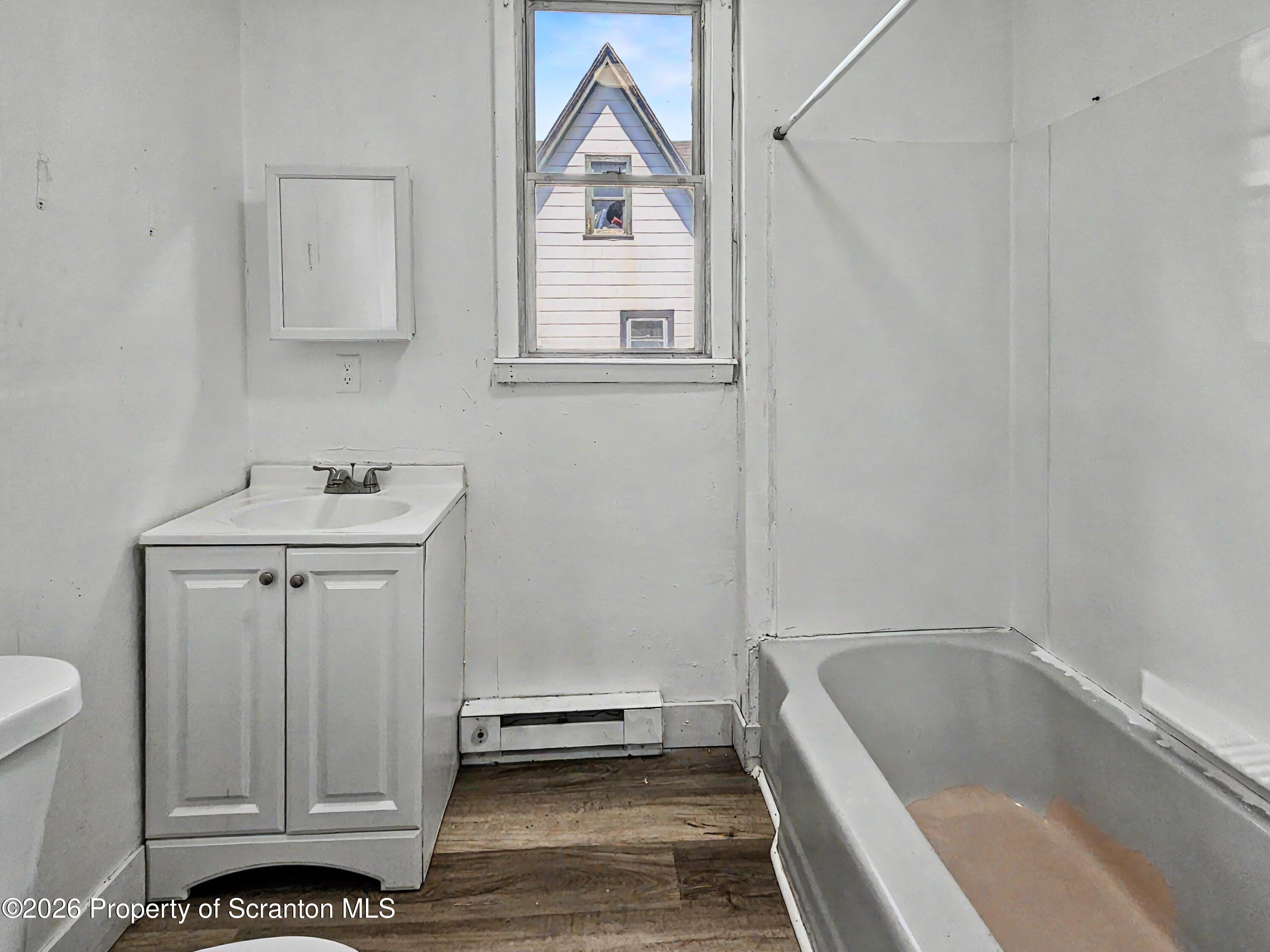602 Prospect Avenue, Unit RIGHT Scranton, PA 18505 - Photo 5 of 14 Bathroom 2