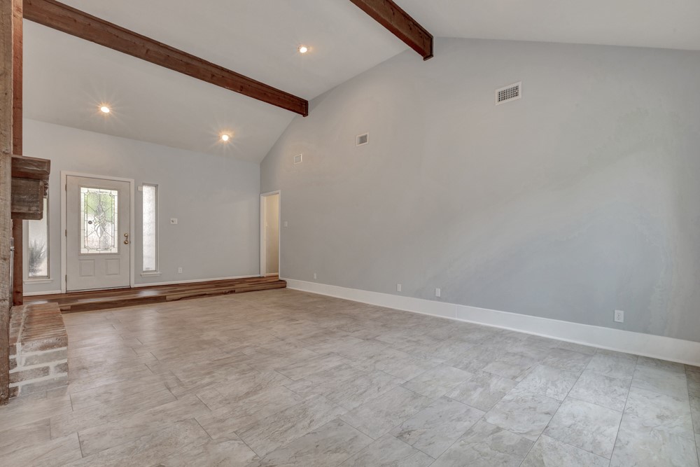 17 Wishbonebush Road Spring, TX 77380 - Photo 18 of 36 an empty room with window