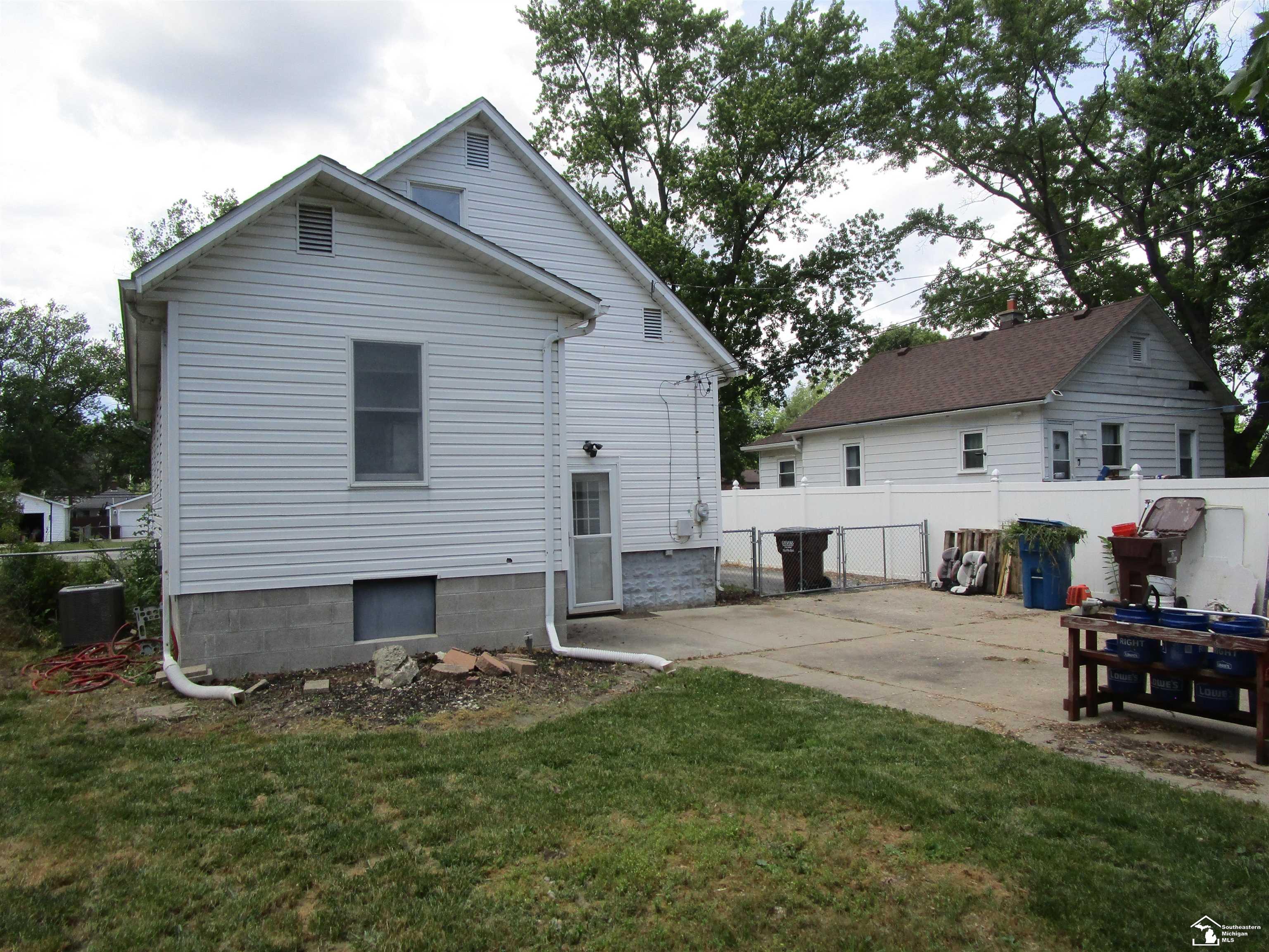 2342 Vivian Road Monroe, MI 48162 - Photo 24 of 32