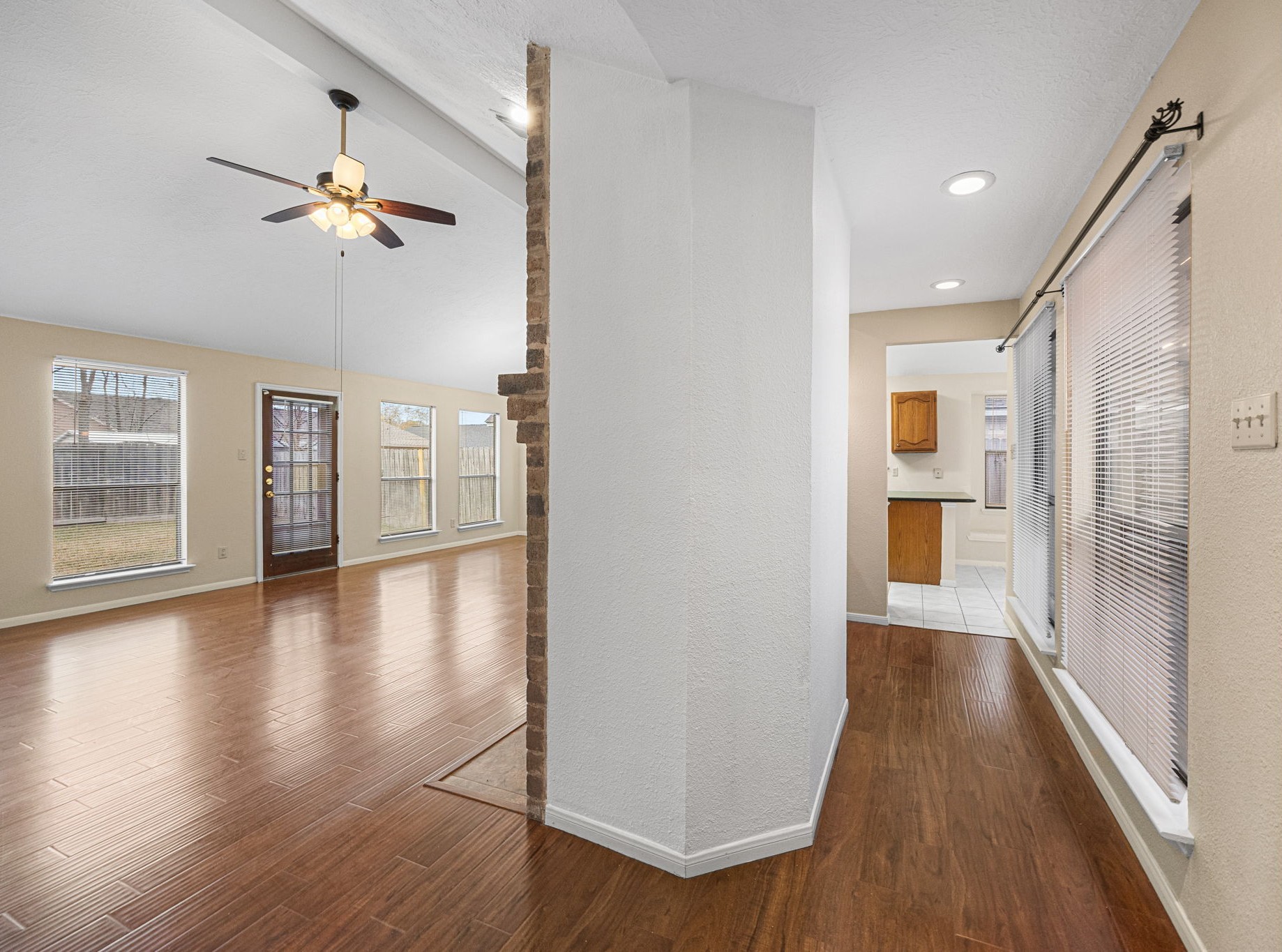 2122 Echo Ridge Sugar Land, TX 77478 - Photo 7 of 28