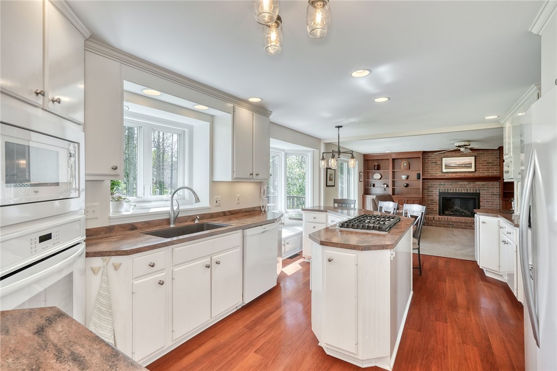 102 Jackson Road Penfield, NY 14526 - Photo 2 of 44