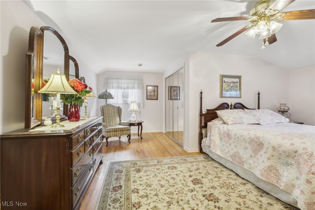 1095 Dorsh Road Cleveland, OH 44121 - Photo 19 of 33 2nd floor bedroom