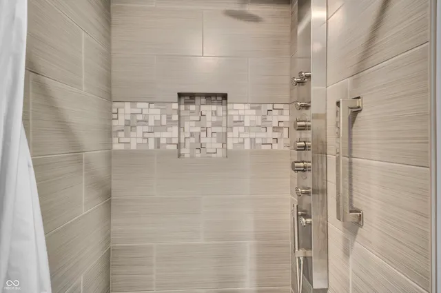 $365,000 | 3200 Thomas Trace, Columbus, IN 47203