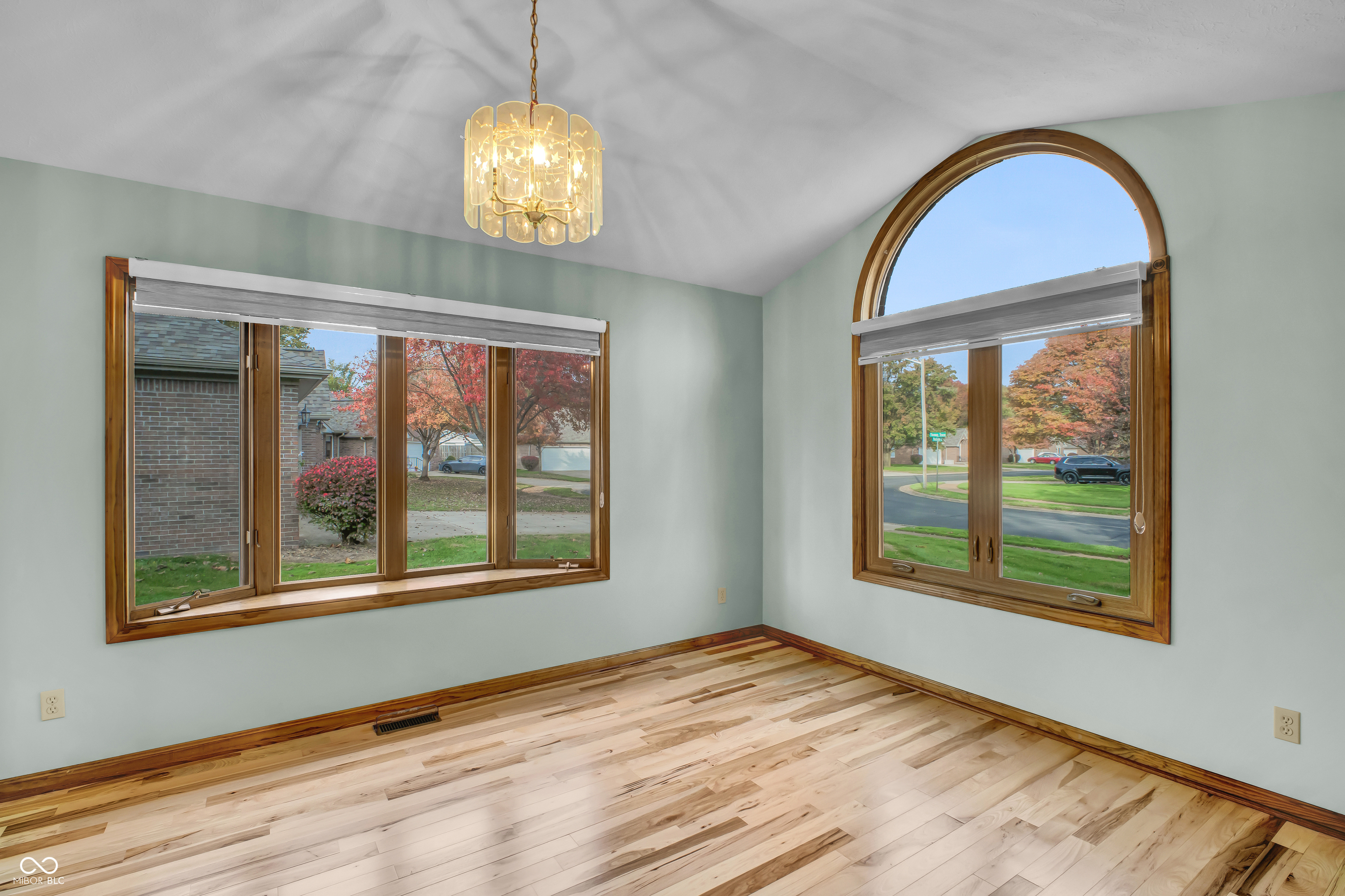 3200 Thomas Trace Columbus, IN 47203 - Photo 4 of 32