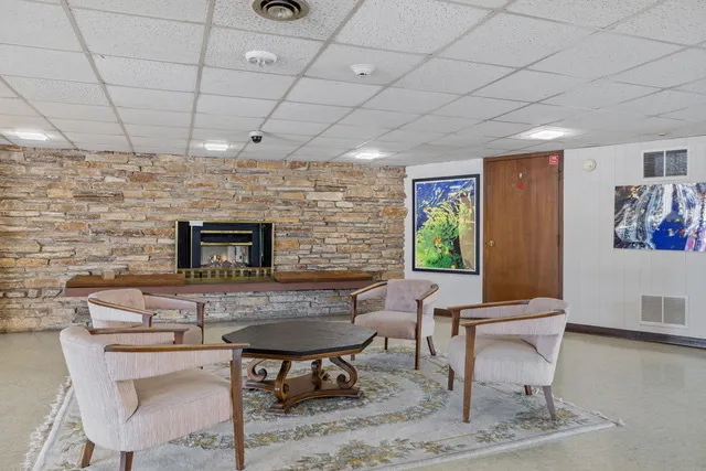 $196,000 | 5540 Walnut Avenue, Unit 11B, Downers Grove, IL 60515