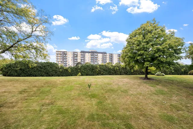 $196,000 | 5540 Walnut Avenue, Unit 11B, Downers Grove, IL 60515