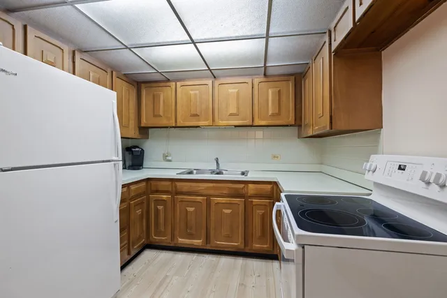 $196,000 | 5540 Walnut Avenue, Unit 11B, Downers Grove, IL 60515