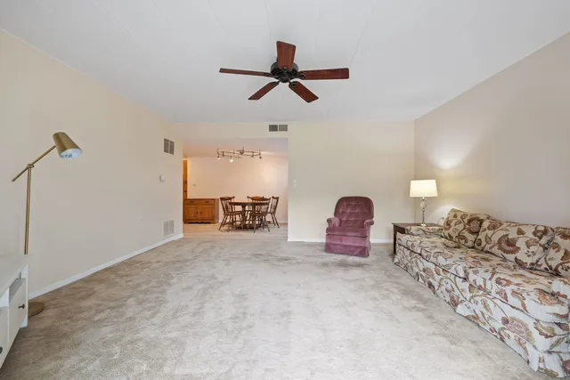 $196,000 | 5540 Walnut Avenue, Unit 11B, Downers Grove, IL 60515