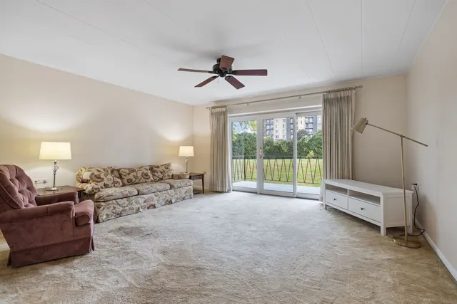 $196,000 | 5540 Walnut Avenue, Unit 11B, Downers Grove, IL 60515