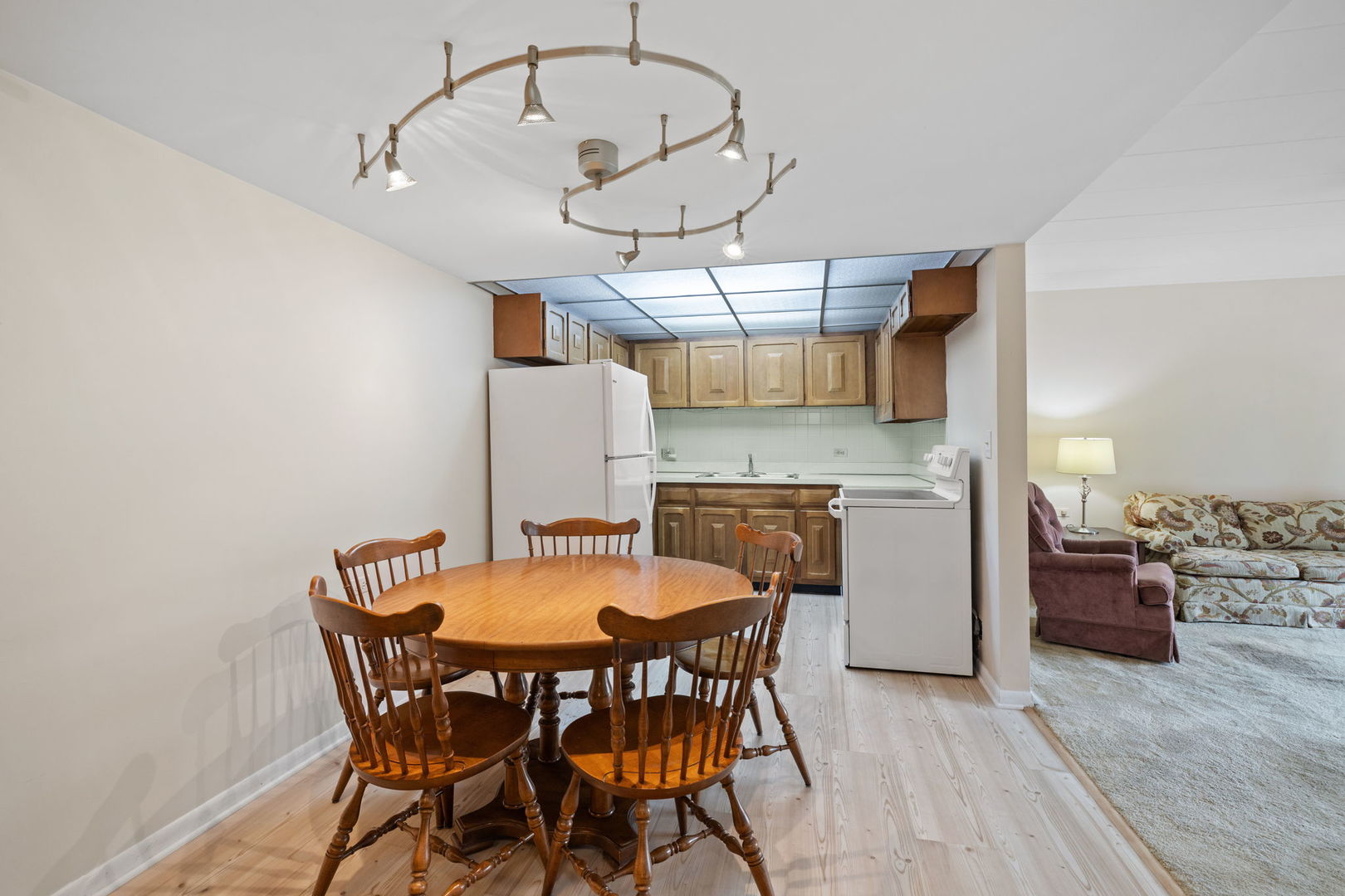 5540 Walnut Avenue, Unit 11B Downers Grove, IL 60515 - Photo 10 of 27 a view of a dining room with furniture