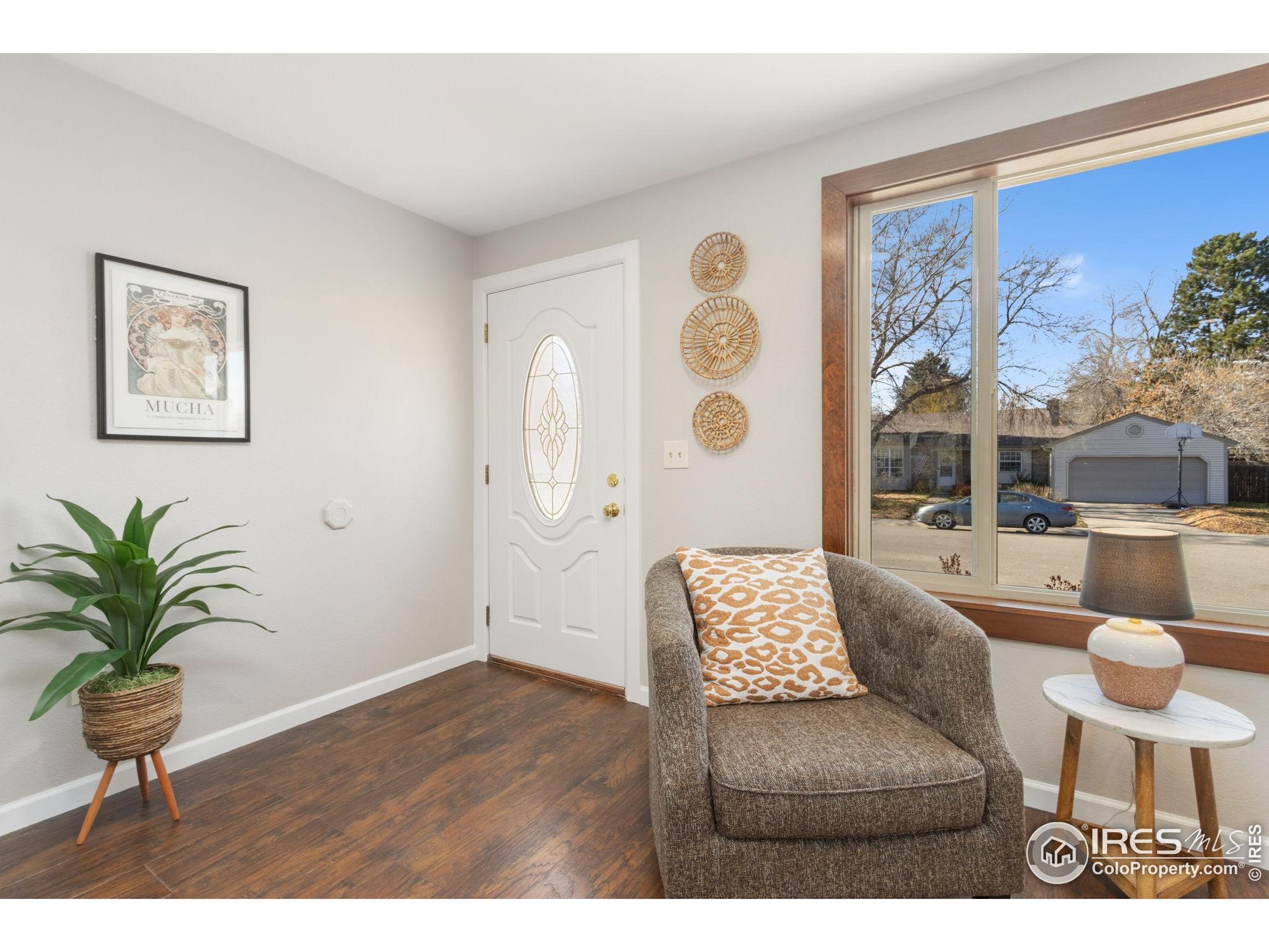 3024 Placer Court Fort Collins, CO 80526 - Photo 5 of 40 a living room with furniture and a potted plant