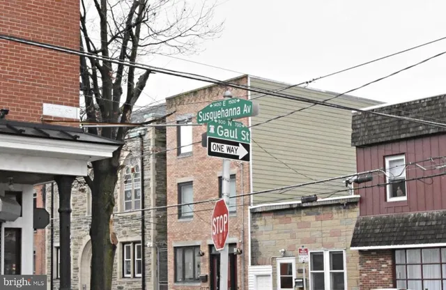 a view of a house with a tree