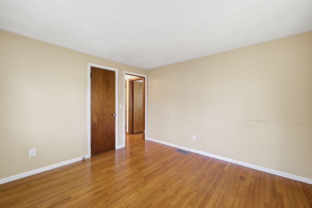 98 Clarence Street West Springfield, MA 01089 - Photo 23 of 40 Gallery Image 23