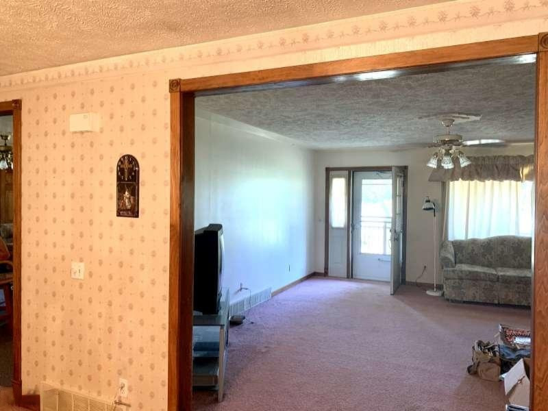 838 North Stiles Road Ludington, MI 49431 - Photo 11 of 26 Entering Living Room