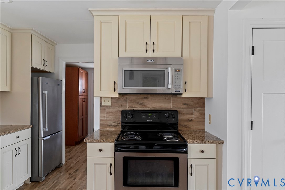 15141 Brown Pleasants Road Montpelier, VA 23192 - Photo 26 of 46 Kitchen with appliances with stainless steel finis