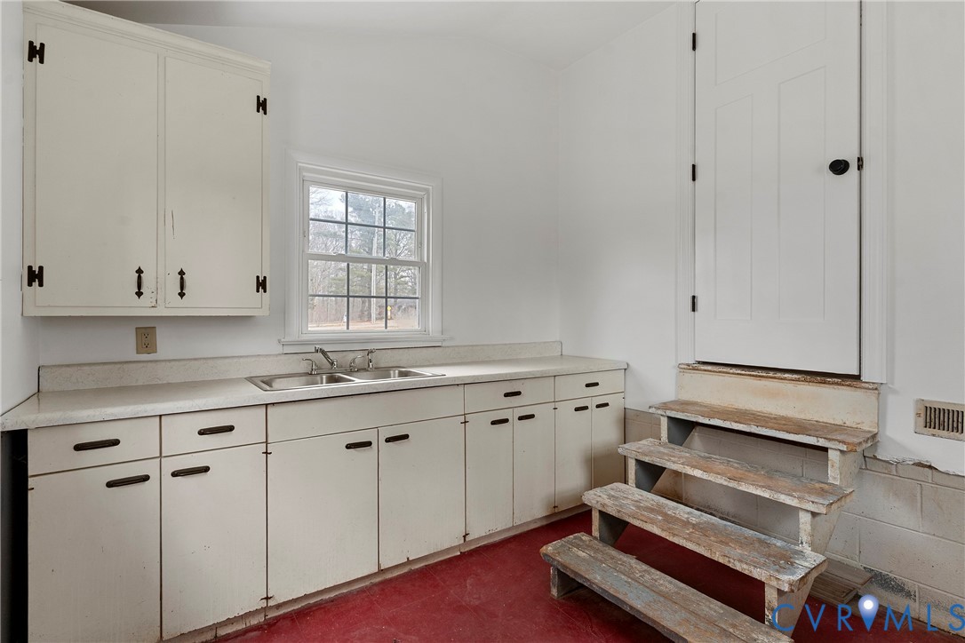 15141 Brown Pleasants Road Montpelier, VA 23192 - Photo 31 of 46 Laundry