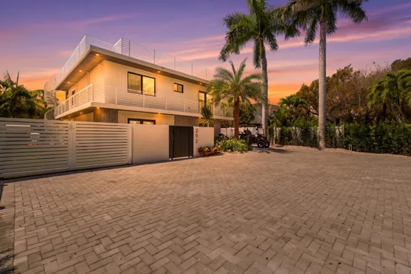 $2,595,000 | 292 Woods Avenue, Tavernier, FL 33070