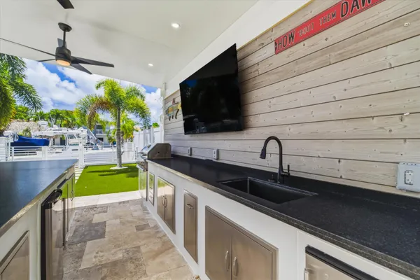 $2,595,000 | 292 Woods Avenue, Tavernier, FL 33070