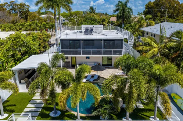 $2,595,000 | 292 Woods Avenue, Tavernier, FL 33070