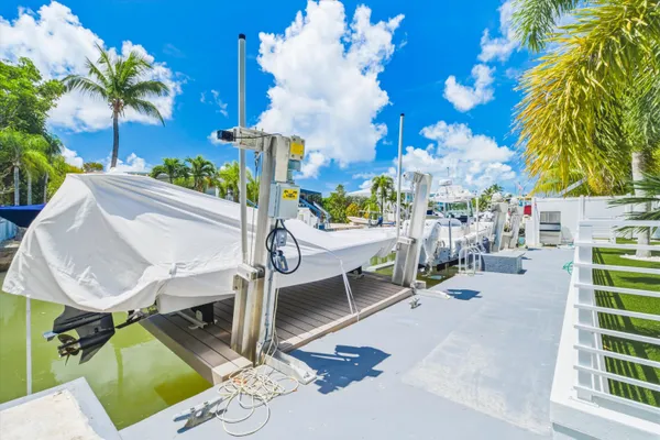 $2,595,000 | 292 Woods Avenue, Tavernier, FL 33070