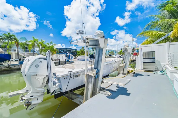 $2,595,000 | 292 Woods Avenue, Tavernier, FL 33070