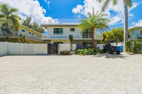 $2,595,000 | 292 Woods Avenue, Tavernier, FL 33070