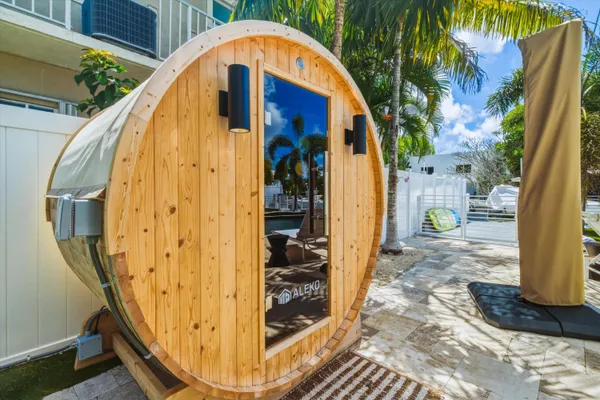 $2,595,000 | 292 Woods Avenue, Tavernier, FL 33070