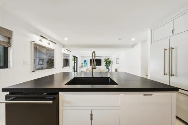 $2,595,000 | 292 Woods Avenue, Tavernier, FL 33070