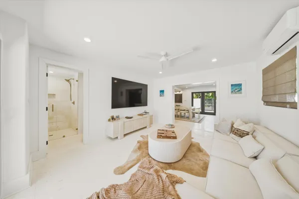 $2,595,000 | 292 Woods Avenue, Tavernier, FL 33070