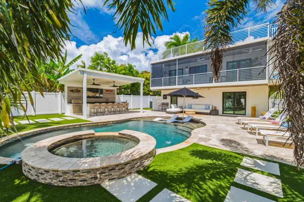$2,595,000 | 292 Woods Avenue, Tavernier, FL 33070