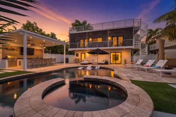 $2,595,000 | 292 Woods Avenue, Tavernier, FL 33070