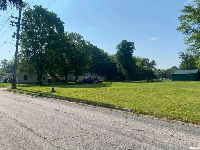 $14,900 | 619-621 Hooker Street, Jacksonville, IL 62650