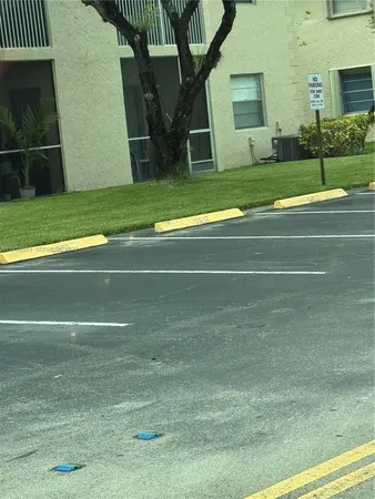 $199,900 | 5580 Lakeside Drive, Unit 205, Margate, FL 33063