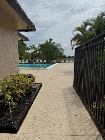 $199,900 | 5580 Lakeside Drive, Unit 205, Margate, FL 33063