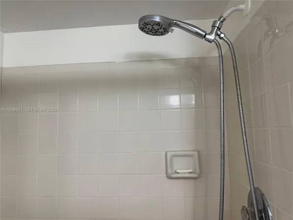 $199,900 | 5580 Lakeside Drive, Unit 205, Margate, FL 33063