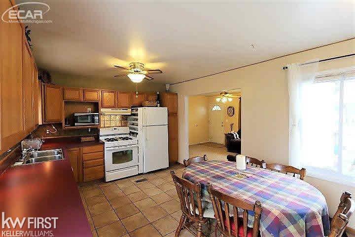 6077 Hopkins Road Flint, MI 48506 - Photo 4 of 11 21279874-3.JPG