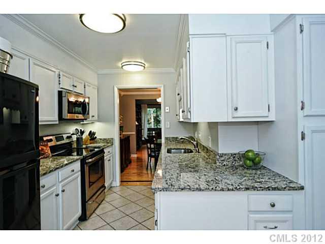 5805 Sharon Road, Unit G Charlotte, NC 28210 - Photo 4 of 16 Gallery Image 4