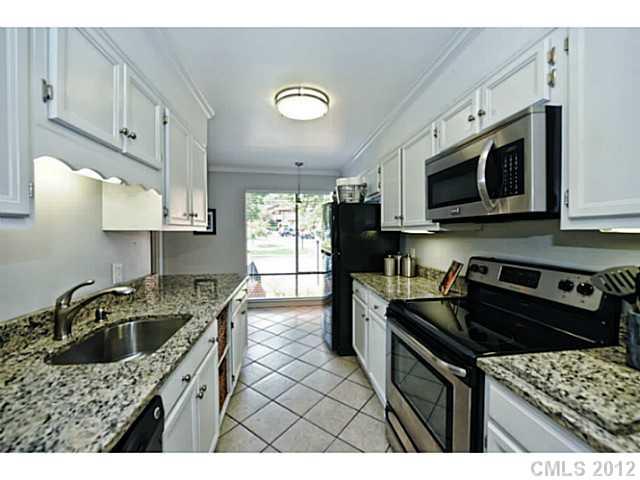 5805 Sharon Road, Unit G Charlotte, NC 28210 - Photo 5 of 16 Gallery Image 5