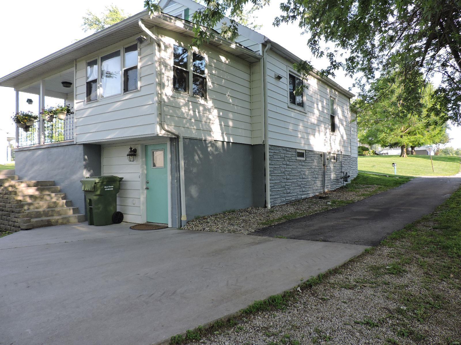 301 Murphysboro Road Chester, IL 62233 - Photo 3 of 52
