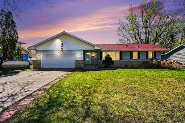 $2,800 | 7617 Lee Avenue North, Brooklyn Park, MN 55443