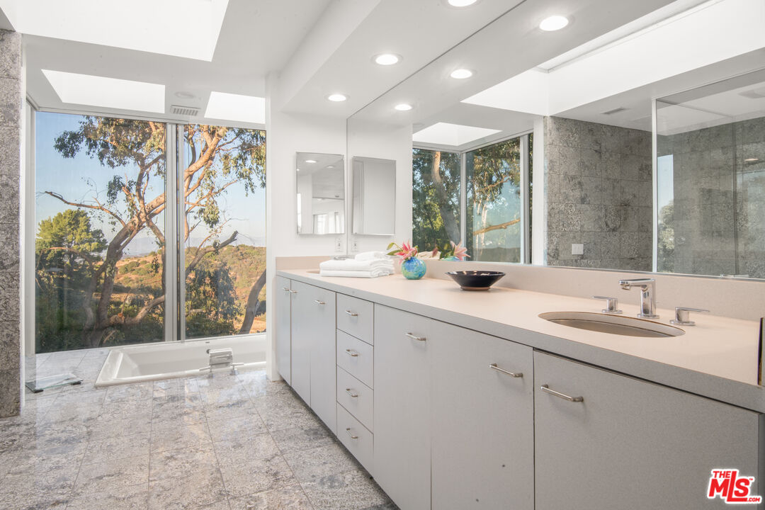 21839 Saddle Peak Road Topanga, CA 90290 - Photo 25 of 72
