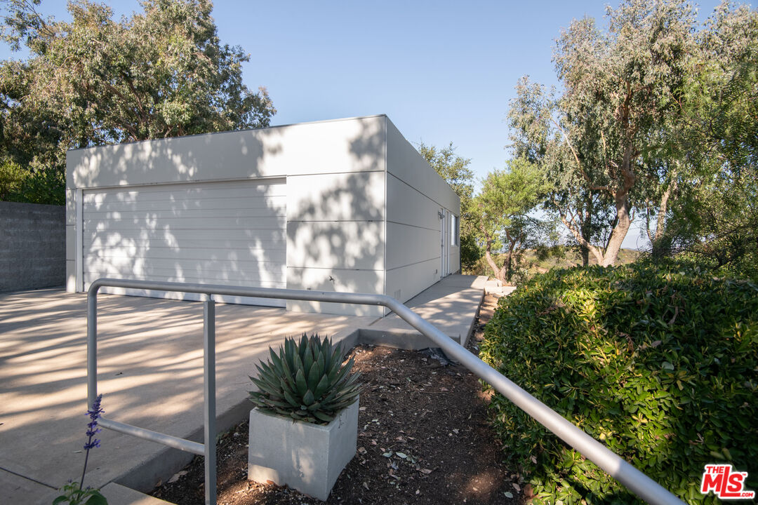 21839 Saddle Peak Road Topanga, CA 90290 - Photo 36 of 72