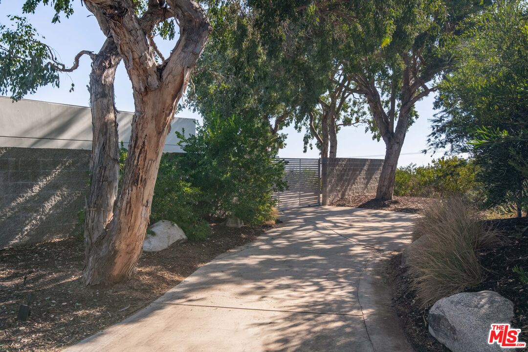 21839 Saddle Peak Road Topanga, CA 90290 - Photo 40 of 72