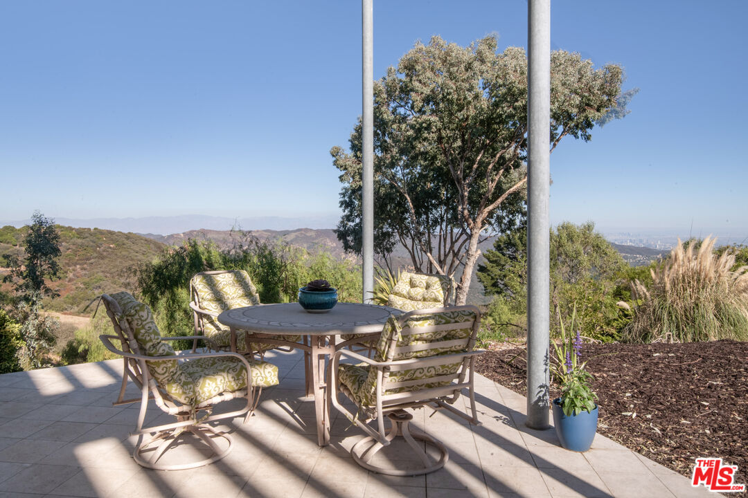 21839 Saddle Peak Road Topanga, CA 90290 - Photo 56 of 72 a view of a chairs and table in patio